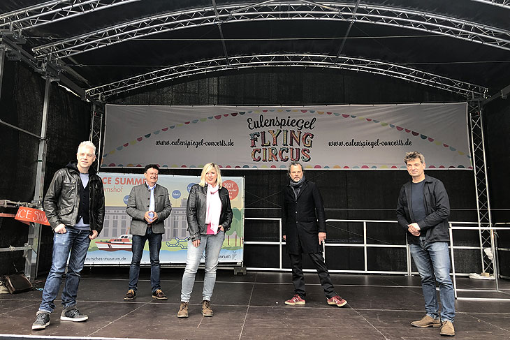 Comedian Michael Mittermaier, Generaldirektor Wolfgang M. Heckl , Singer / Sogwriterin Claudia Korack, Dreiviertelblut-Musiker Gerd Baumann und Eulenspiegel-Flying-Circus-Macher Till Hofmann (©Foto: Martin Schmitz)